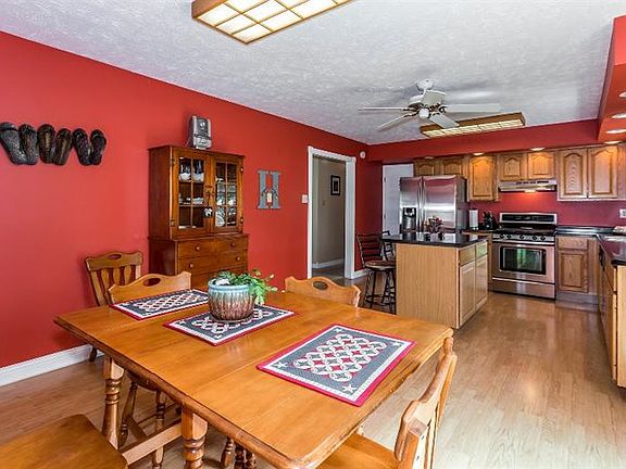 5th image of 153 Woodmont Dr
