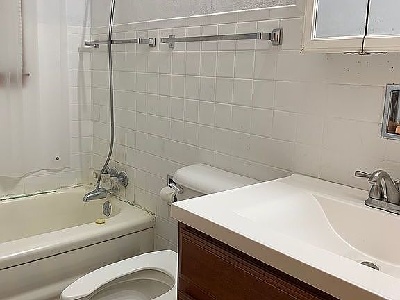 House: bathroom 1