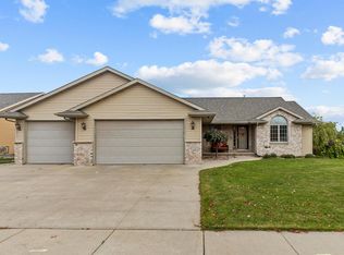 518 Jeanette St, Combined Locks, WI 54113