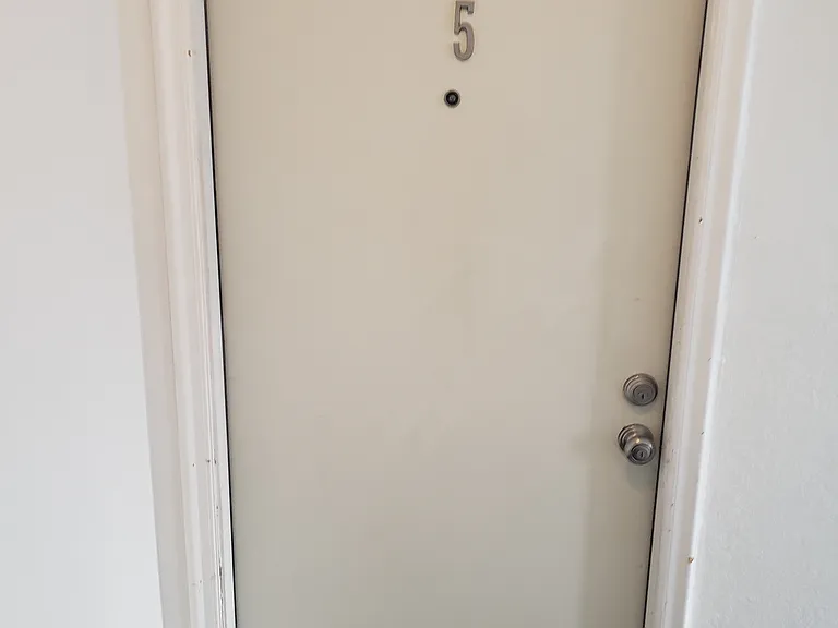 532 N Bunn St #6 — Photo 1