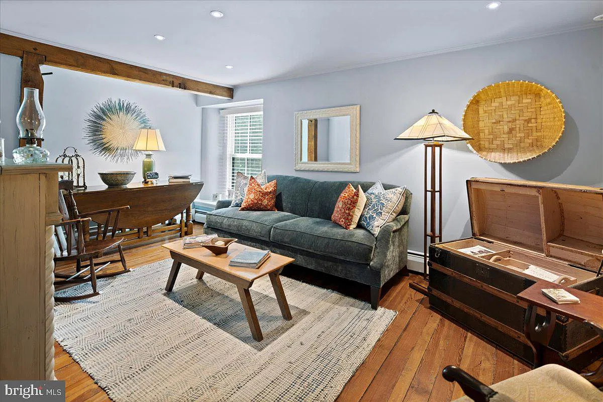1 bed, 1.5 bath, 4168 sqft, $2,500 — Photo 1