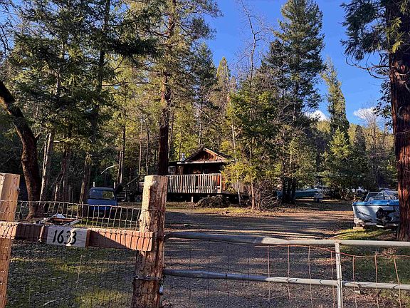 4th image of 1633 Seiad Creek Rd