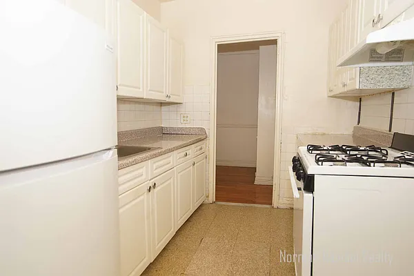 Rented by Norman Raindel, LREB | media 11