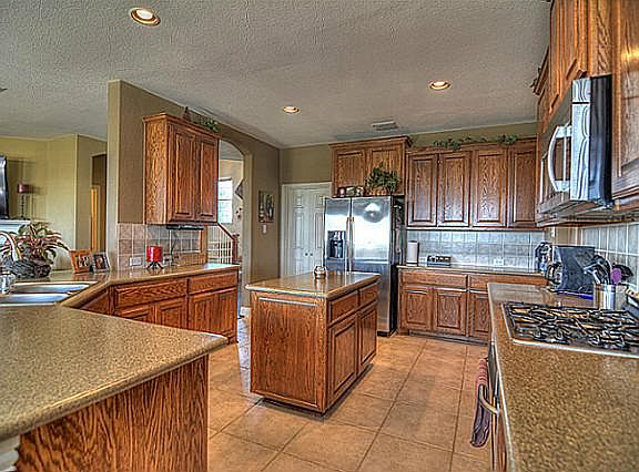 5th image of 1210 Amistad Dr