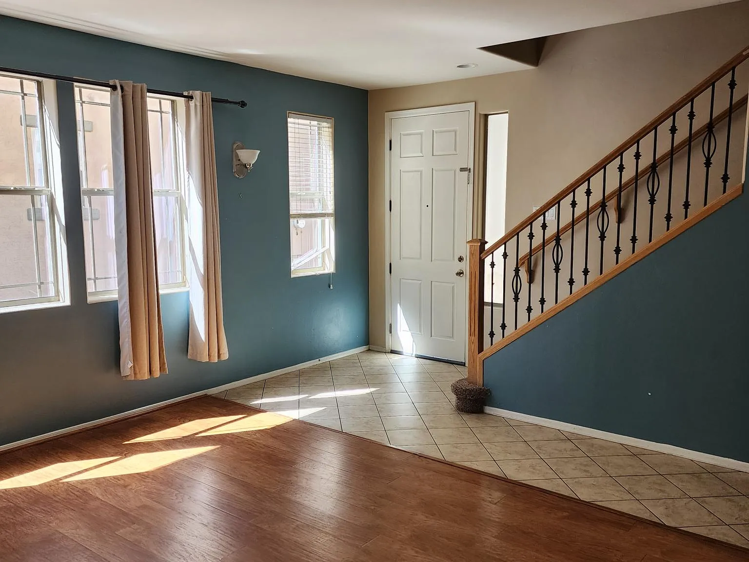 5 bed, 3.5 bath, 2350 sqft, $2,195 — Photo 4