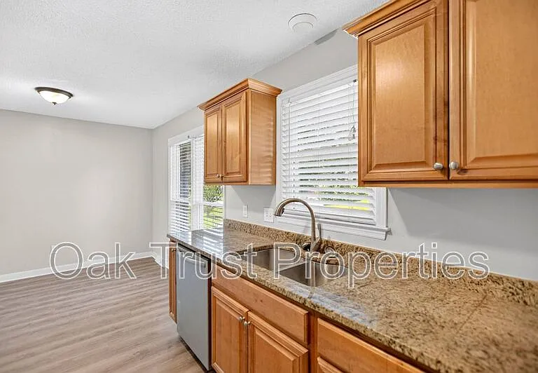 220 Cornell Dr — Photo 8