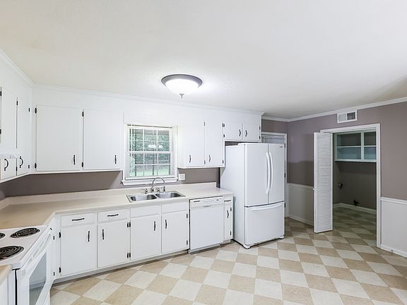 5th image of 8071 Laurel Oaks Ln