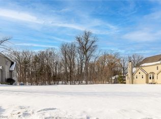 1906 Woodbrook Ln, Beachwood, OH 44122