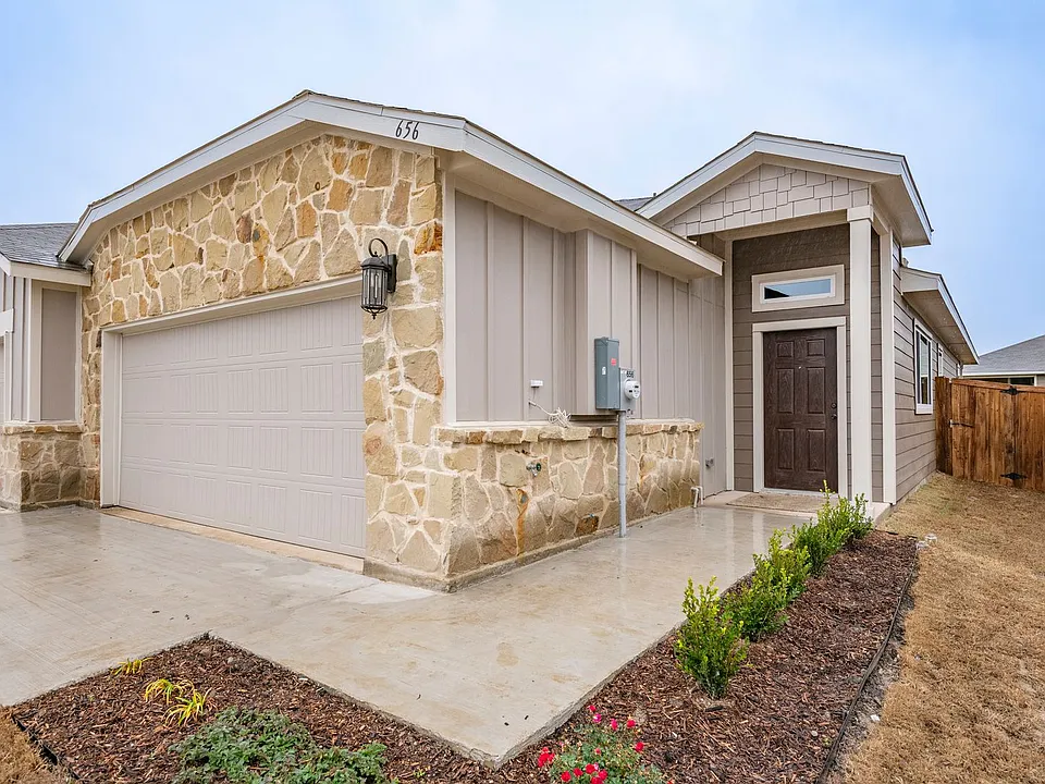 656 Wheatfield Dr