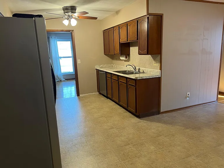 511 N Cherry St — Photo 13