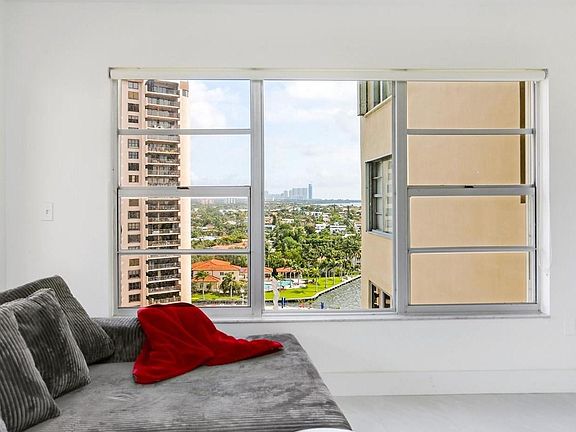 3rd image of 11117 Biscayne Blvd