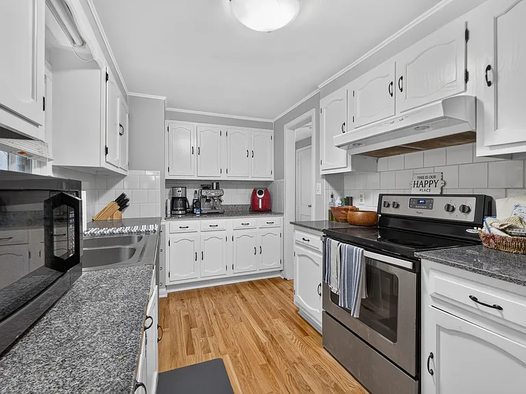7237 Roe Ave — Photo 11