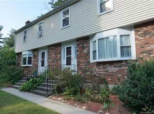 8 Sequassen Rd #B, Farmington, CT 06032