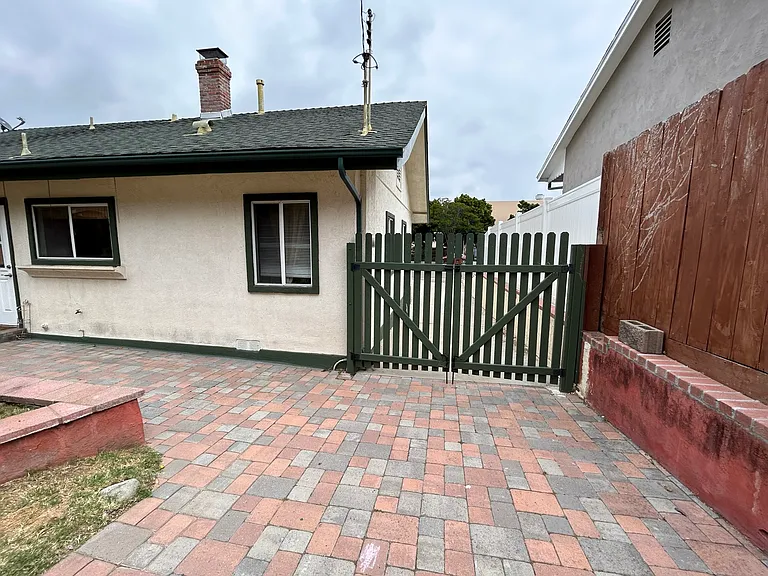 2220 Rosecrans St — Photo 41