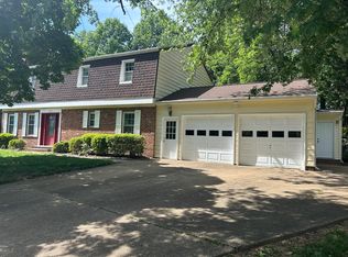 8524 Betterton Ct, Vienna, VA 22182