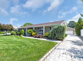 143 Sunset Dr, Sayville, NY 11782