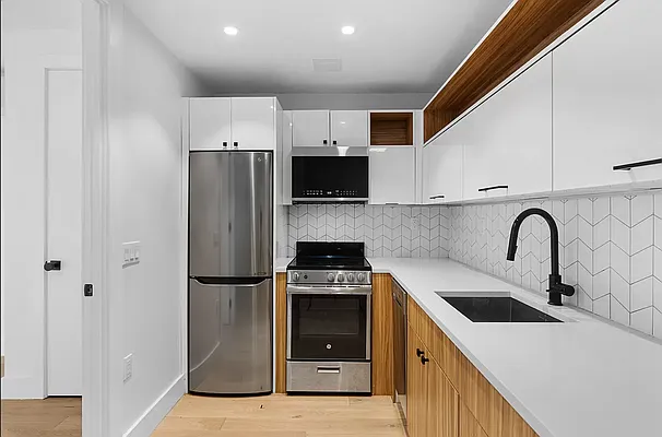 Rented by REAL New York | media 19