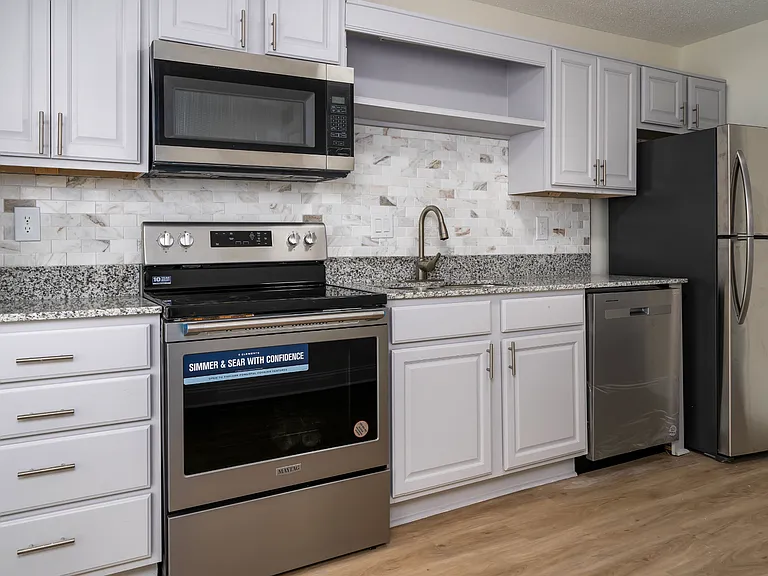 Beacon Pointe Apartments — Photo 3