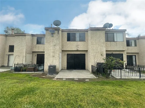 936 Fairway Dr APT 36, Colton, CA 92324