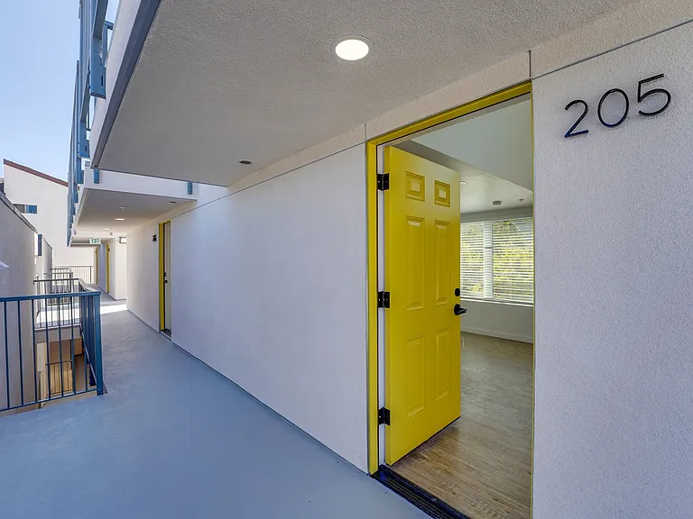 Duplet at Hillcrest | Modern Studio, 1 & 3 Bedroom Apartments — Photo 24