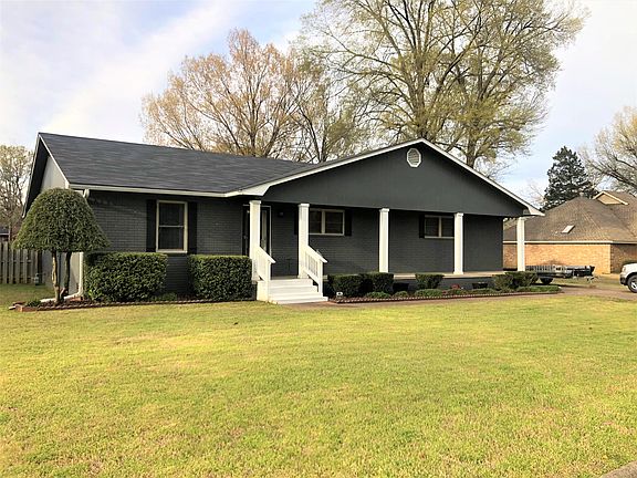 3rd image of 510 Fair Oaks Ln