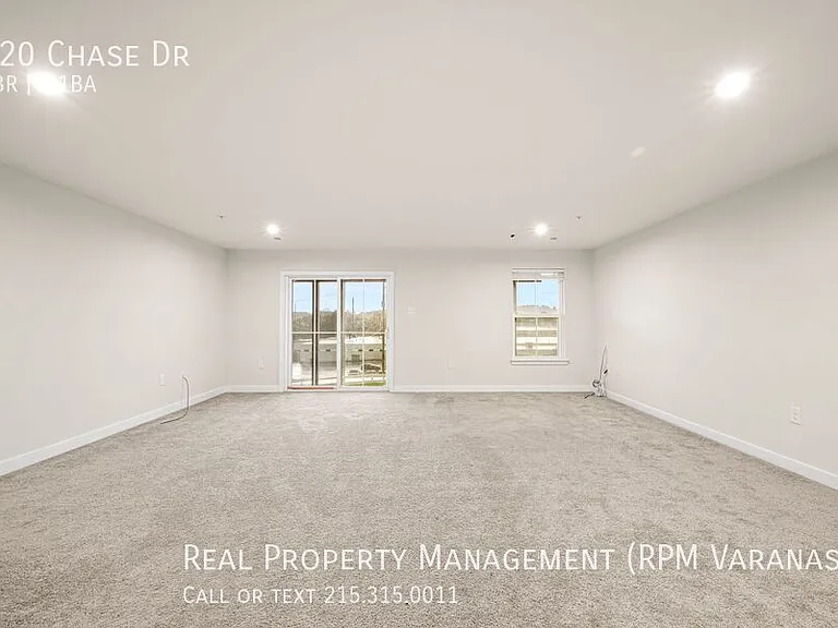 220 Chase Dr — Photo 6