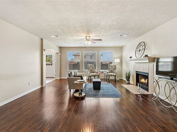 5th image of 602 Plano Dr