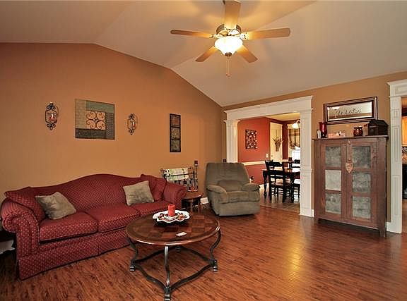 4th image of 701 Wildwood Dr