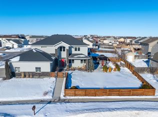 2730 Crescent Dr, Minot, ND 58703