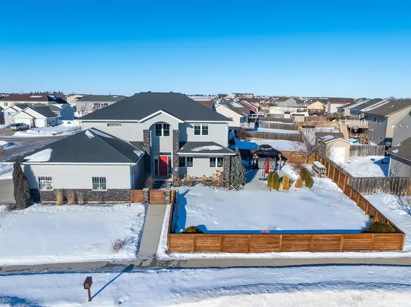 2730 Crescent Dr, Minot, ND 58703