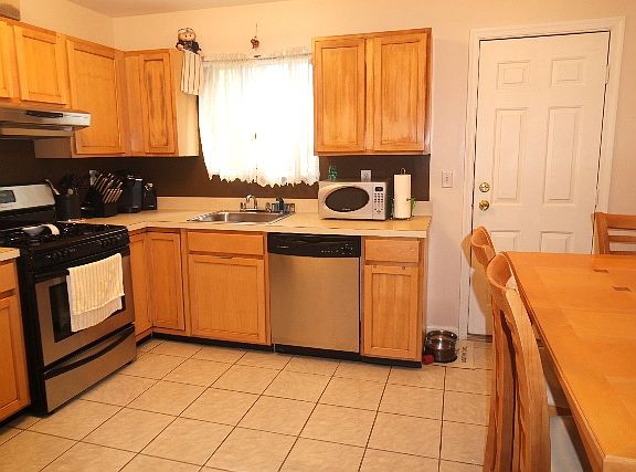 3rd image of 50 Bridge Ct