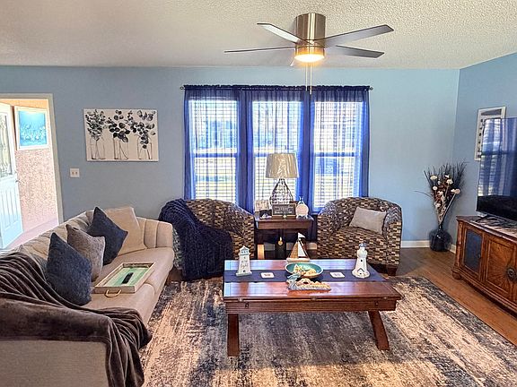 4th image of 2541 SE Marius Street