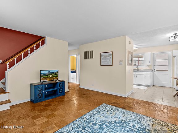 5th image of 2619 Wendell Ave