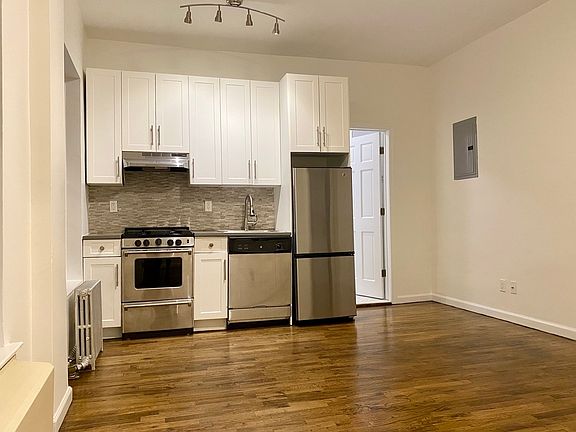 3rd image of 139 E 13th St APT 4