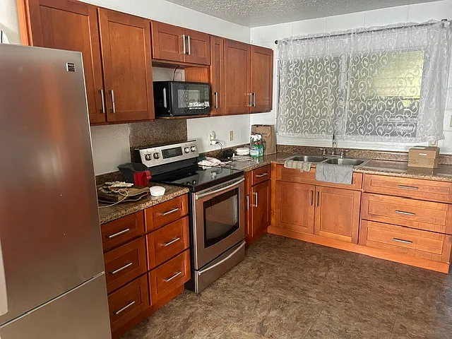 4 bed, 7244 sqft, $1,150 — Photo 2