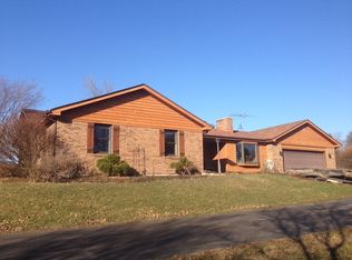 27200 Roberts Rd, Lake Barrington, IL 60010