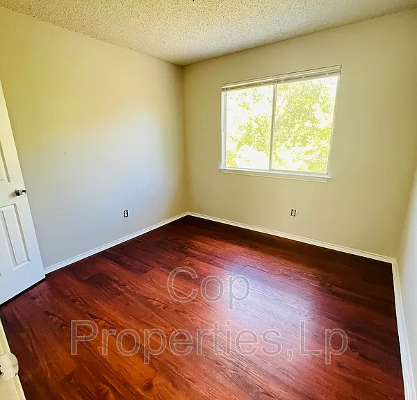 6319 Waddesdon Wood — Photo 5
