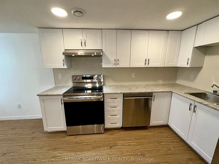 300 Dalehurst Dr #B — Photo 8