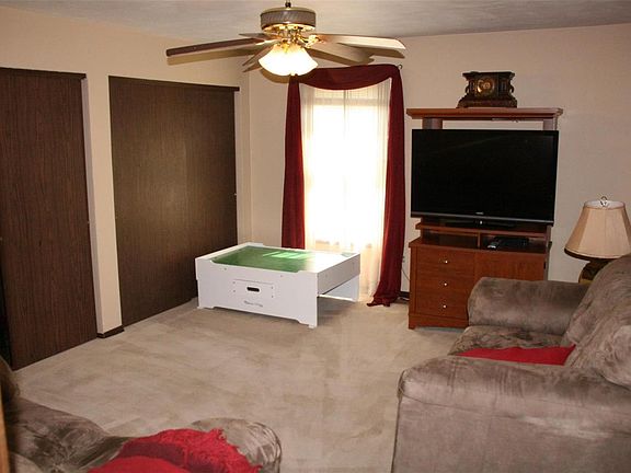 4th image of 63 Oaklawn Dr