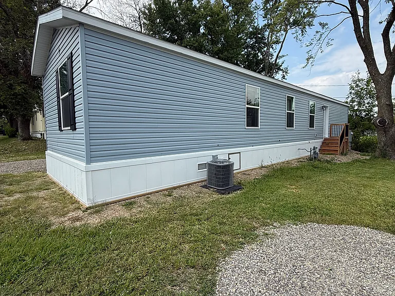 605 Larimore Cir — Photo 6