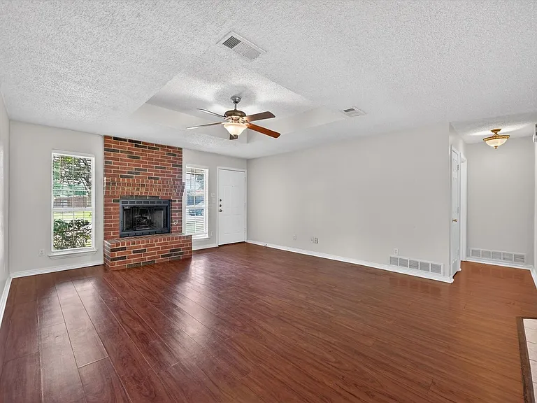 3225 Hollycreek — Photo 2