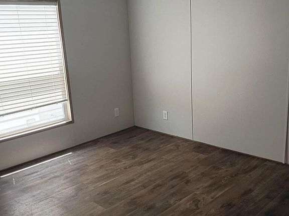 2nd image of 8 Easy St