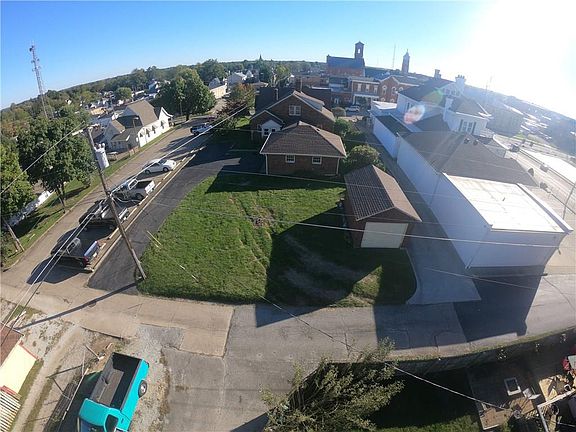 5th image of 216 N East St