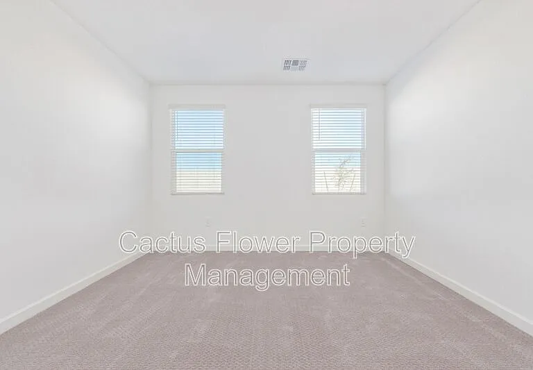 2124 W Sombra Ave — Photo 16