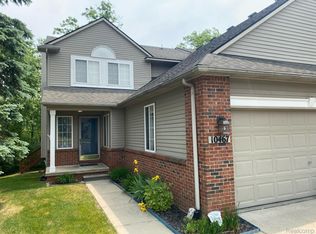 10467 Woodcliff Ct, Hartland, MI 48353