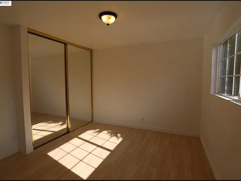 16770 Los Banos St — Photo 3