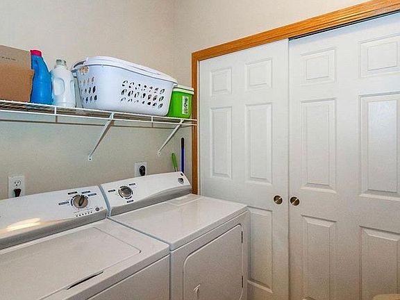 4th image of 909 7th Ave SE Unit 13