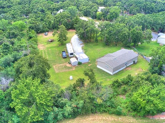 3rd image of 37 Country Creek Dr