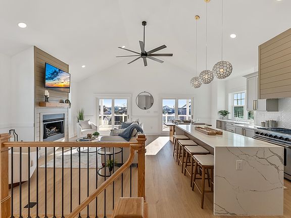 4th image of 109 E 9th Ave