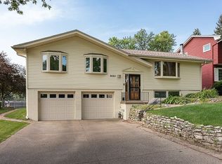 9265 Ruggles St, Omaha, NE 68134